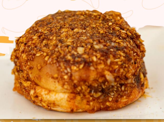 Garlic cheese dabeli.