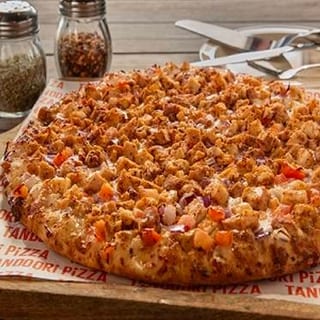 Achari Tandoori Chicken Pizza
