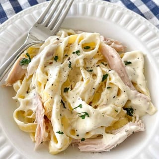 Alfredo sauce with chicken
